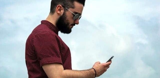 Quanto tempo, em média, as pessoas passam no celular?