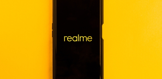 Realme C55: conheça o CELULAR que pode ficar longe da TOMADA por até DOIS DIAS!