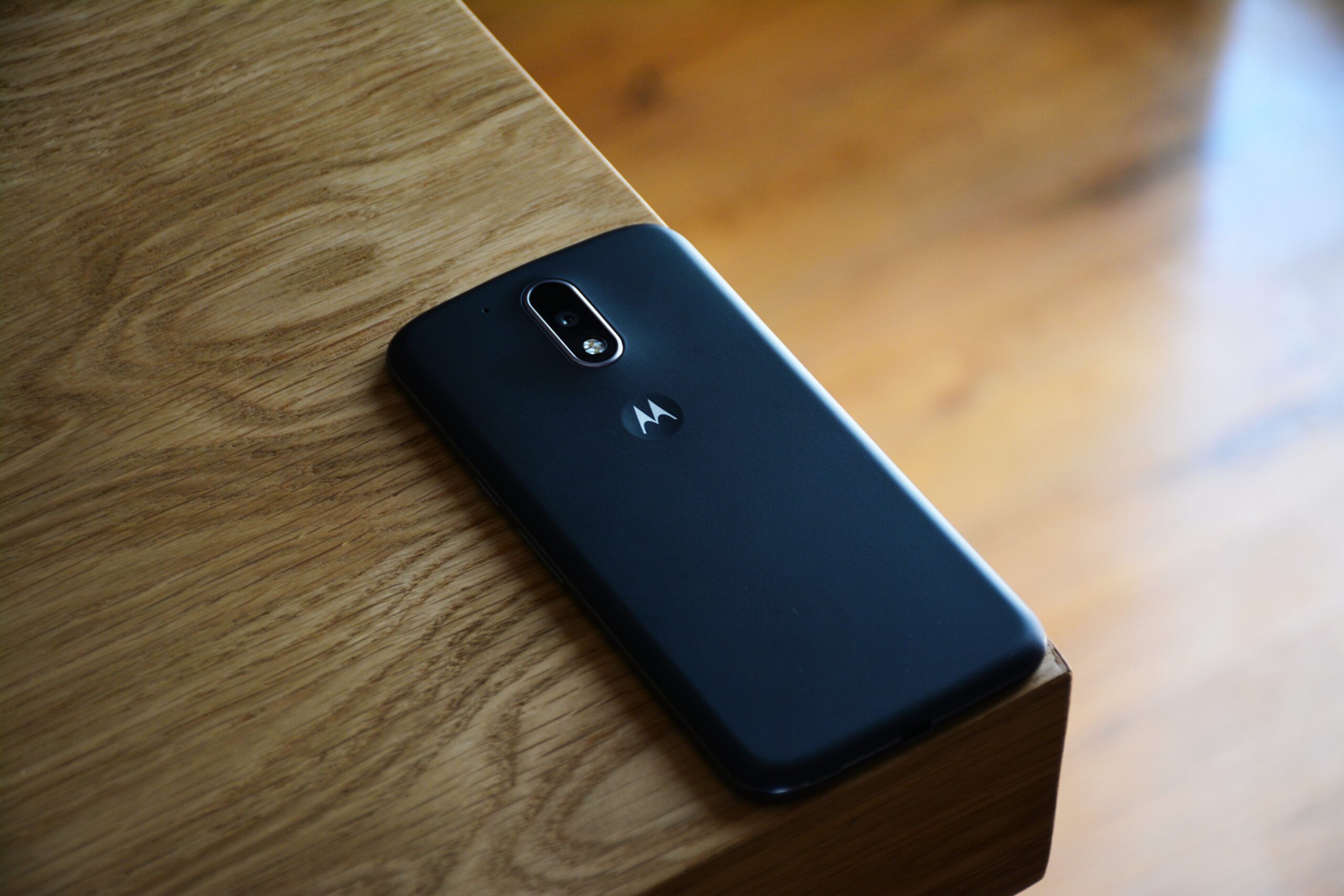 Motorola que faz SELFIES em 32MP está com PREÇO IMBATÍVEL: economize!