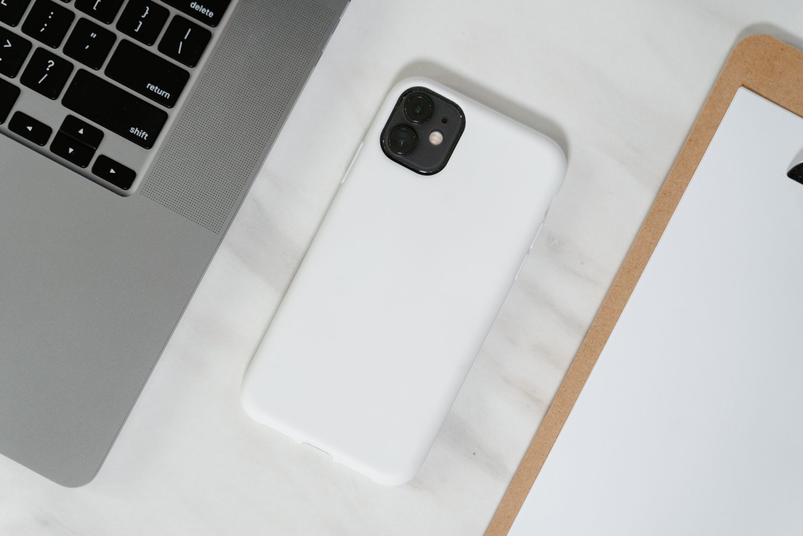 NUNCA faça ISSO com seu CELULAR: é realmente PERIGOSO!