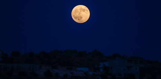 Como fotografar a SUPERLUA de hoje com o celular?