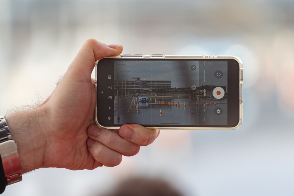 TRANSFORME um CELULAR VELHO em uma CÂMERA DE SEGURANÇA hoje mesmo!