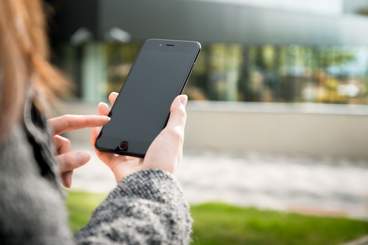 Aprenda como deixar seu CELULAR VELHO com aparência de NOVO EM FOLHA!