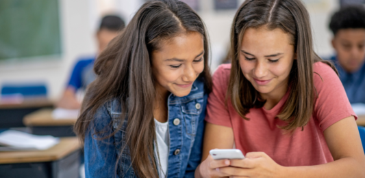 Proibição de Celular nas Escolas: O Debate que Movimenta a Educação Brasileira