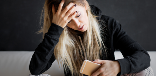 Celular e Depressão: Desvendando o Impacto na Saúde Mental dos Jovens