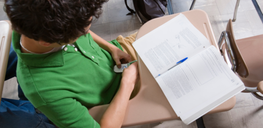 Celulares em Sala de Aula: Solução ou Obstáculo para a Educação Moderna?