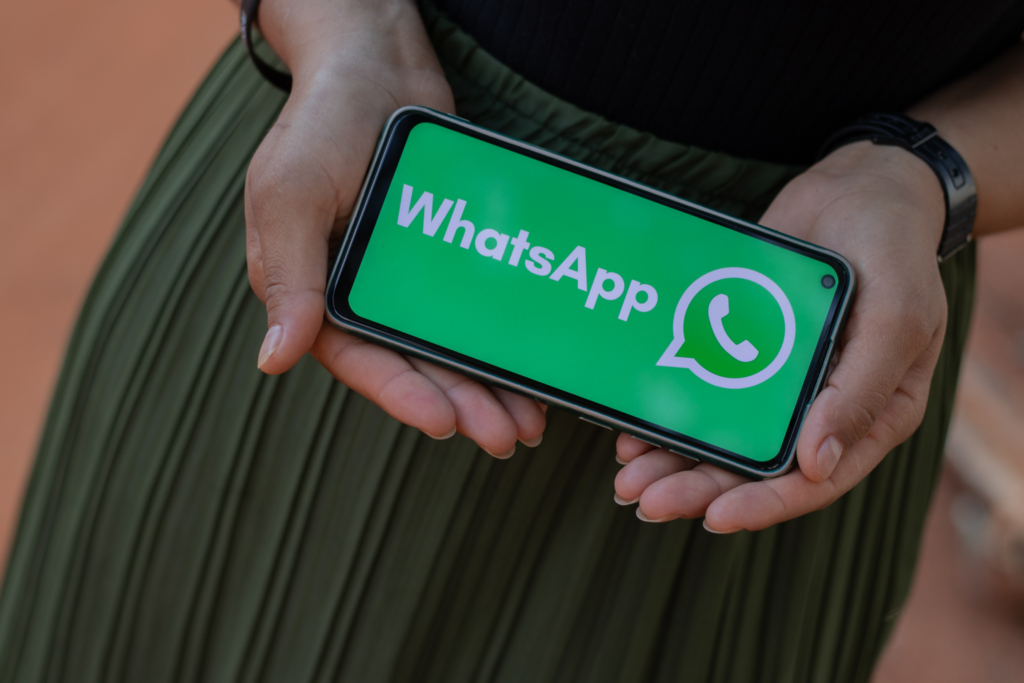 WhatsApp pode ser compartilhado em dois dispositivos diferentes, mas muitos não conhecem essa possibilidade. Entenda como é possível fazer isso agora.