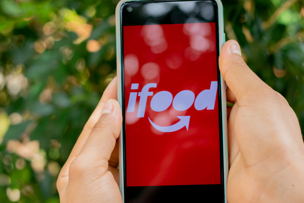 Descubra como liberar R$ 20 de crédito dentro do iFood para conseguir utilizar no pedido dentro do app fazendo algo simple se participando de um pacote de vantagens.